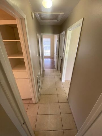 5814 Mackinaw Rd, Houston, TX 77053