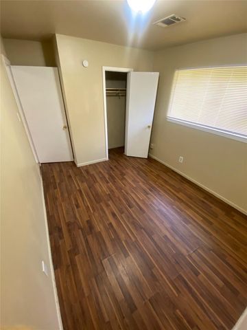 5814 Mackinaw Rd, Houston, TX 77053