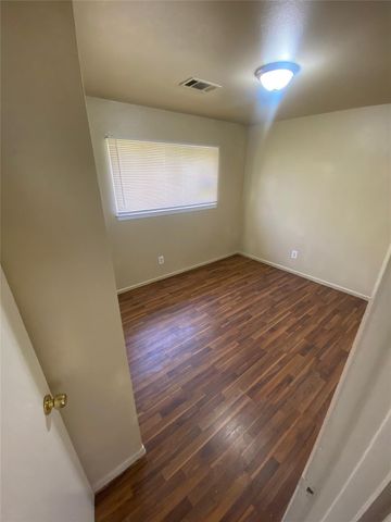 5814 Mackinaw Rd, Houston, TX 77053