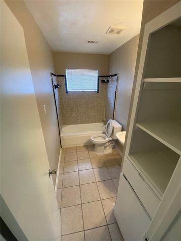 5814 Mackinaw Rd, Houston, TX 77053