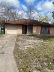5814 Mackinaw Rd, Houston, TX 77053