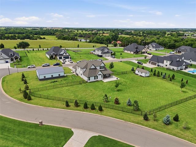 14170 Fox Lair Lane, Edmond, OK 73025