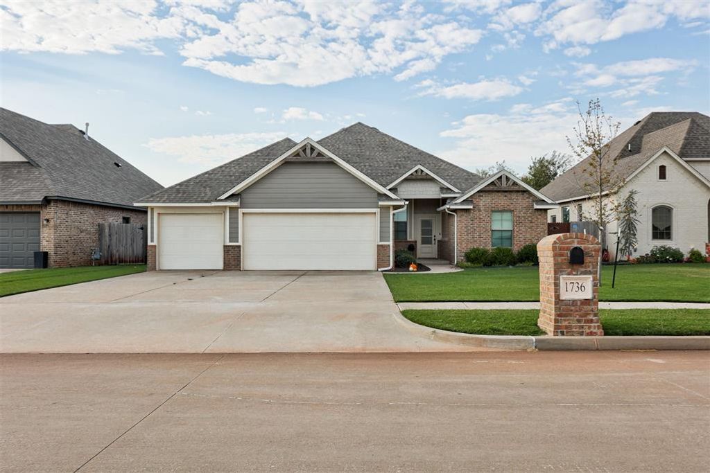 1736 W Zachary Way, Mustang, OK 73064