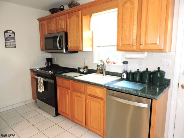 15 Main Ave 0, Elmwood Park Boro, NJ 07407