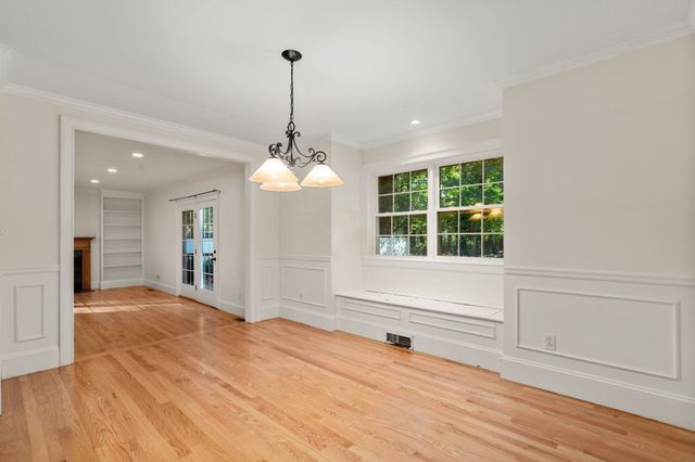 7 Castle Gate Road, Wayland, MA 01778
