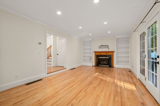 7 Castle Gate Road, Wayland, MA 01778