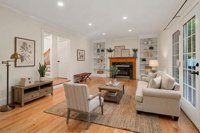 7 Castle Gate Road, Wayland, MA 01778