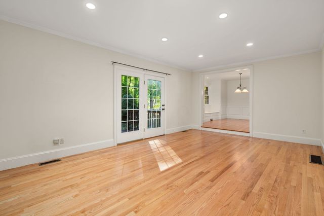 7 Castle Gate Road, Wayland, MA 01778