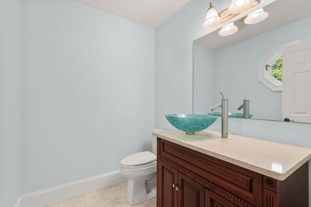 7 Castle Gate Road, Wayland, MA 01778