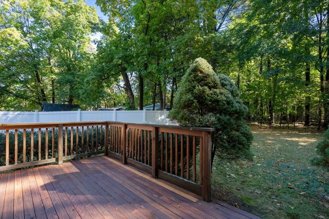 7 Castle Gate Road, Wayland, MA 01778
