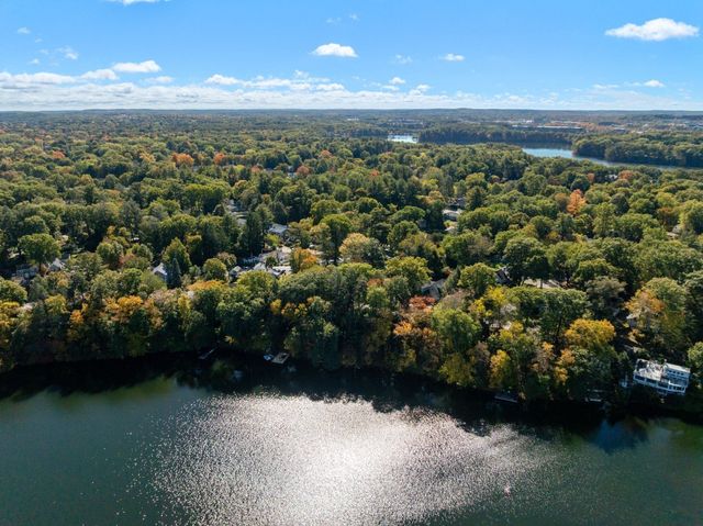 7 Castle Gate Road, Wayland, MA 01778