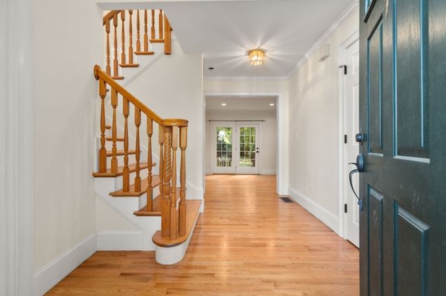 7 Castle Gate Road, Wayland, MA 01778