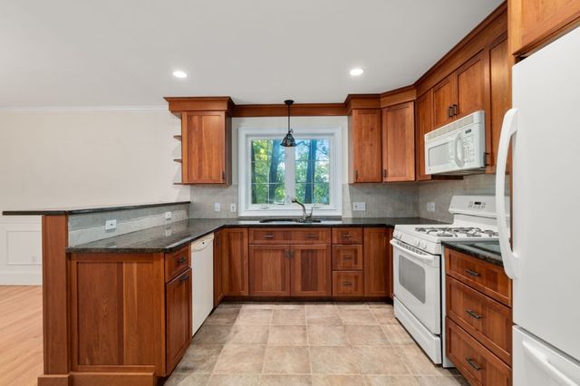 7 Castle Gate Road, Wayland, MA 01778