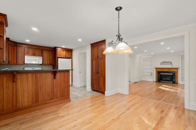 7 Castle Gate Road, Wayland, MA 01778