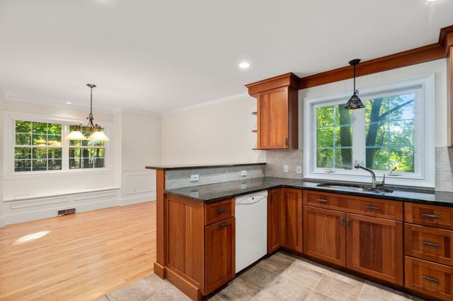 7 Castle Gate Road, Wayland, MA 01778