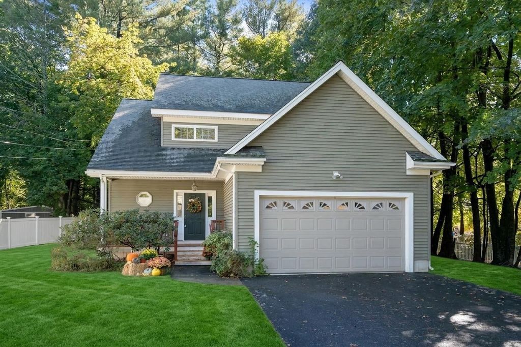 7 Castle Gate Road, Wayland, MA 01778