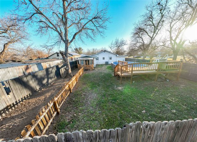 206 E 2nd Street, Breckenridge, TX 76424