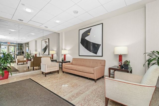 44 Washington St 1113, Brookline, MA 02446