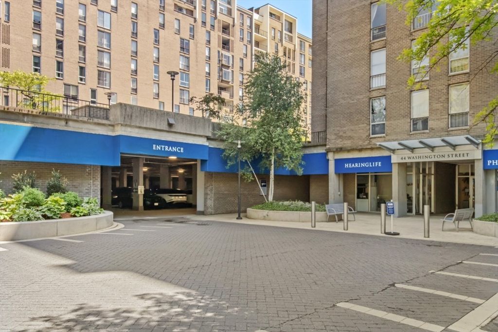 44 Washington St 1113, Brookline, MA 02446