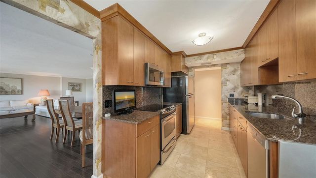 1750 BENJAMIN FRANKLIN DRIVE F, Sarasota, FL 34236