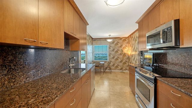 1750 BENJAMIN FRANKLIN DRIVE F, Sarasota, FL 34236