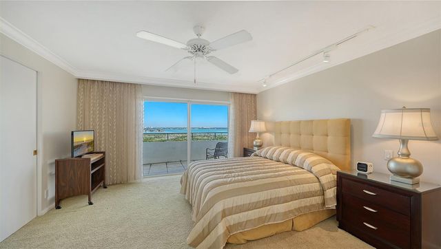 1750 BENJAMIN FRANKLIN DRIVE F, Sarasota, FL 34236