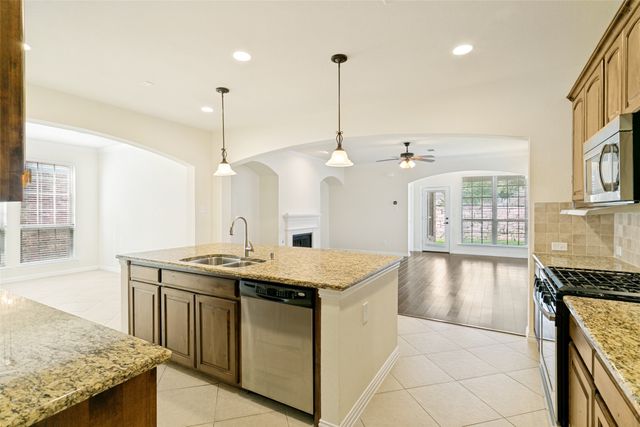 412 Eastland Drive, Lewisville, TX 75056