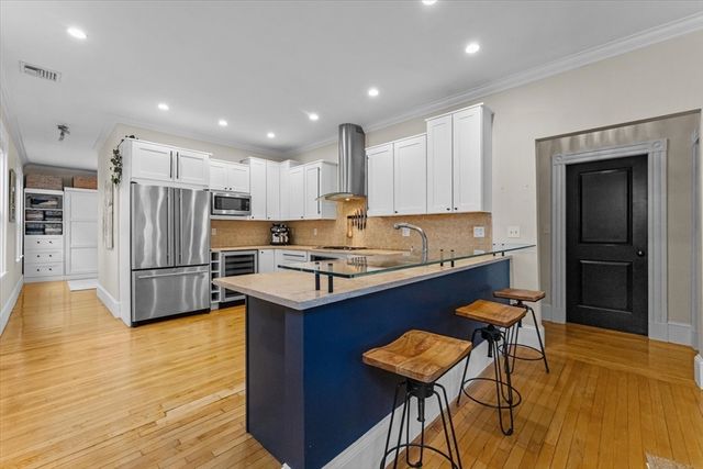 45 Pearl 3, Boston, MA 02125