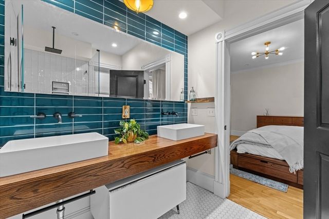 45 Pearl 3, Boston, MA 02125