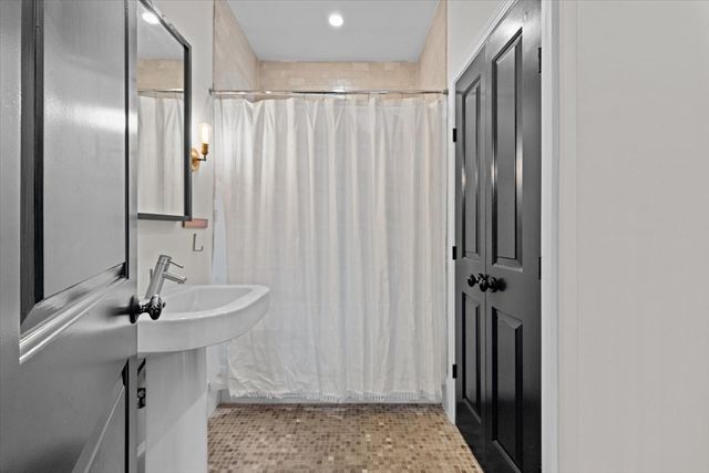 45 Pearl 3, Boston, MA 02125