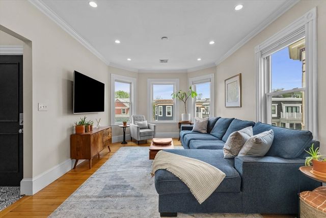 45 Pearl 3, Boston, MA 02125