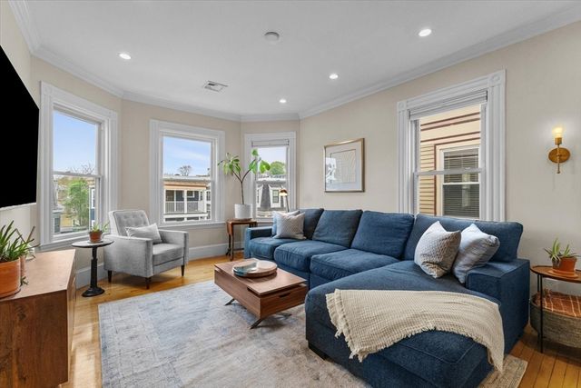 45 Pearl 3, Boston, MA 02125