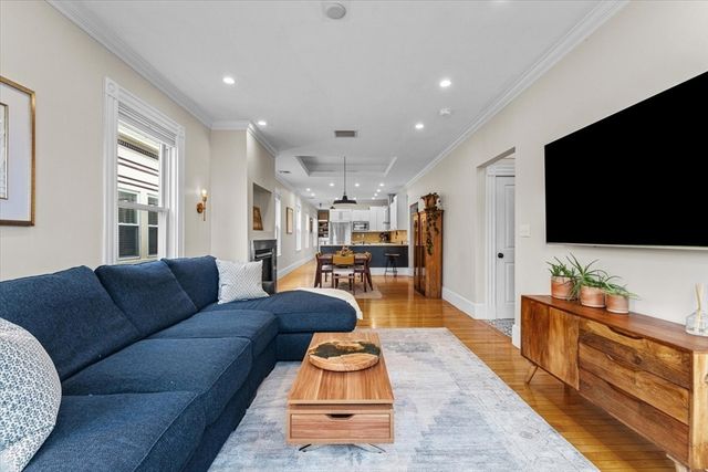 45 Pearl 3, Boston, MA 02125