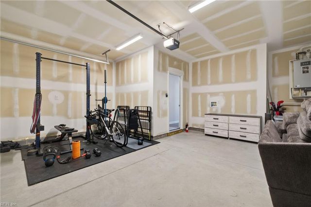1816 Moravian WALK, Chesapeake, VA 23322