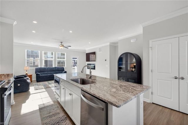 1816 Moravian WALK, Chesapeake, VA 23322
