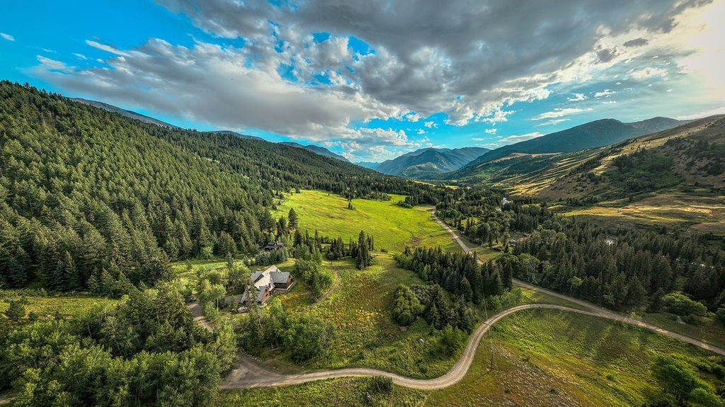 12 Highland Road, Mcleod, MT 59052