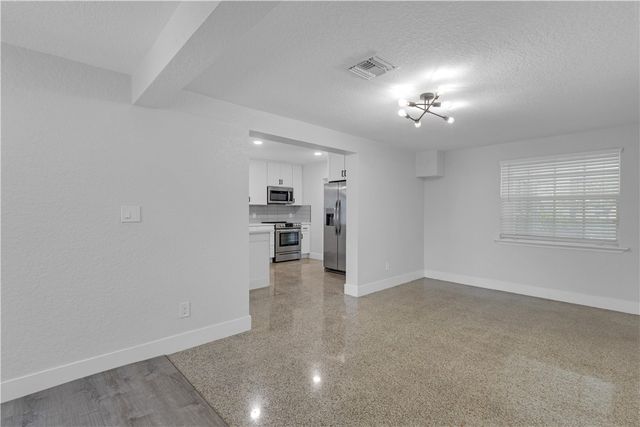 2205 53rd Avenue, Vero Beach, FL 32966