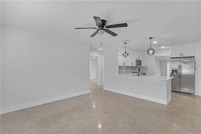 2205 53rd Avenue, Vero Beach, FL 32966