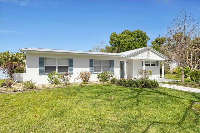 2205 53rd Avenue, Vero Beach, FL 32966