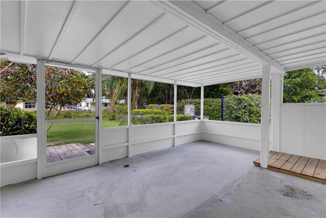 2205 53rd Avenue, Vero Beach, FL 32966