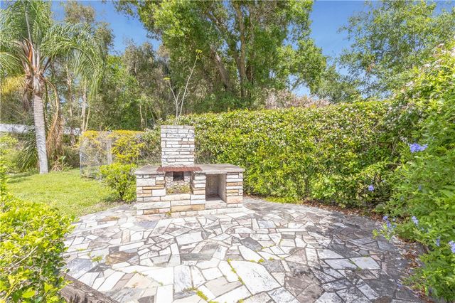 2205 53rd Avenue, Vero Beach, FL 32966