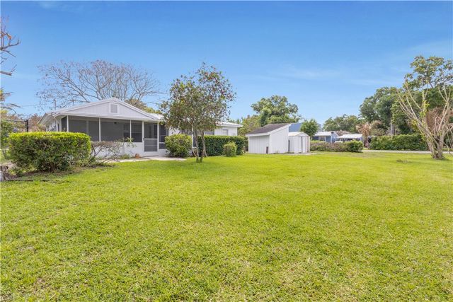 2205 53rd Avenue, Vero Beach, FL 32966