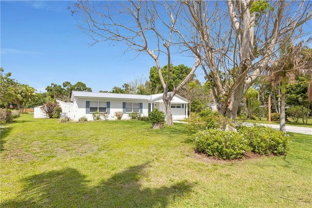 2205 53rd Avenue, Vero Beach, FL 32966