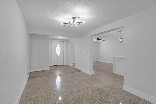 2205 53rd Avenue, Vero Beach, FL 32966