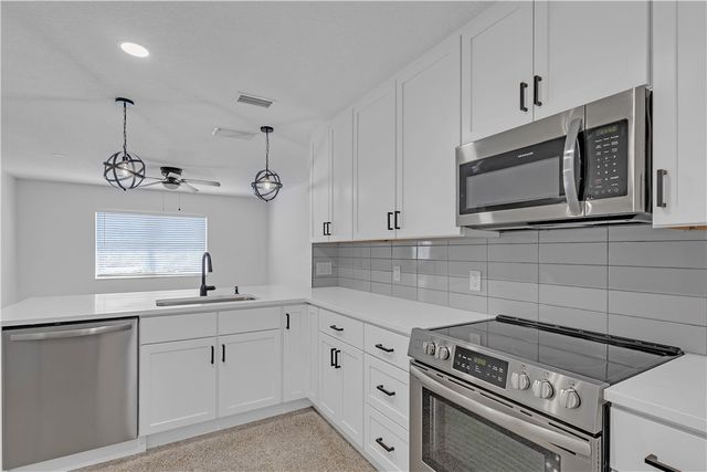 2205 53rd Avenue, Vero Beach, FL 32966