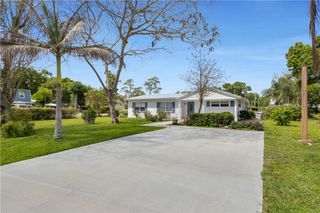 2205 53rd Avenue, Vero Beach, FL 32966
