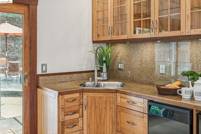 3020 Deseret Dr, Richmond, CA 94803