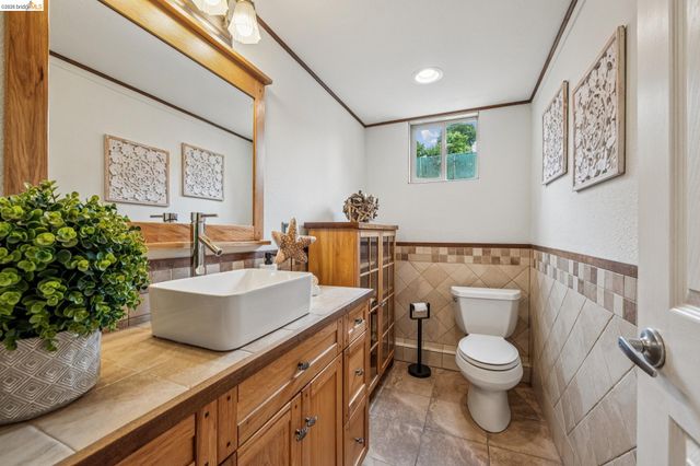 3020 Deseret Dr, Richmond, CA 94803