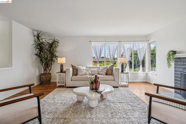 3020 Deseret Dr, Richmond, CA 94803