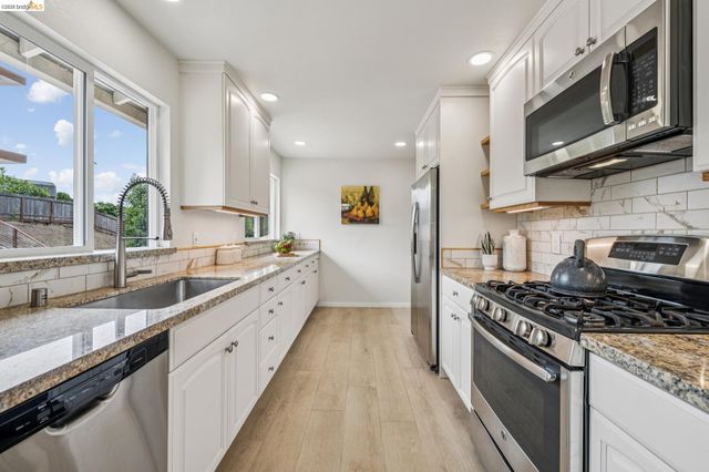 3020 Deseret Dr, Richmond, CA 94803